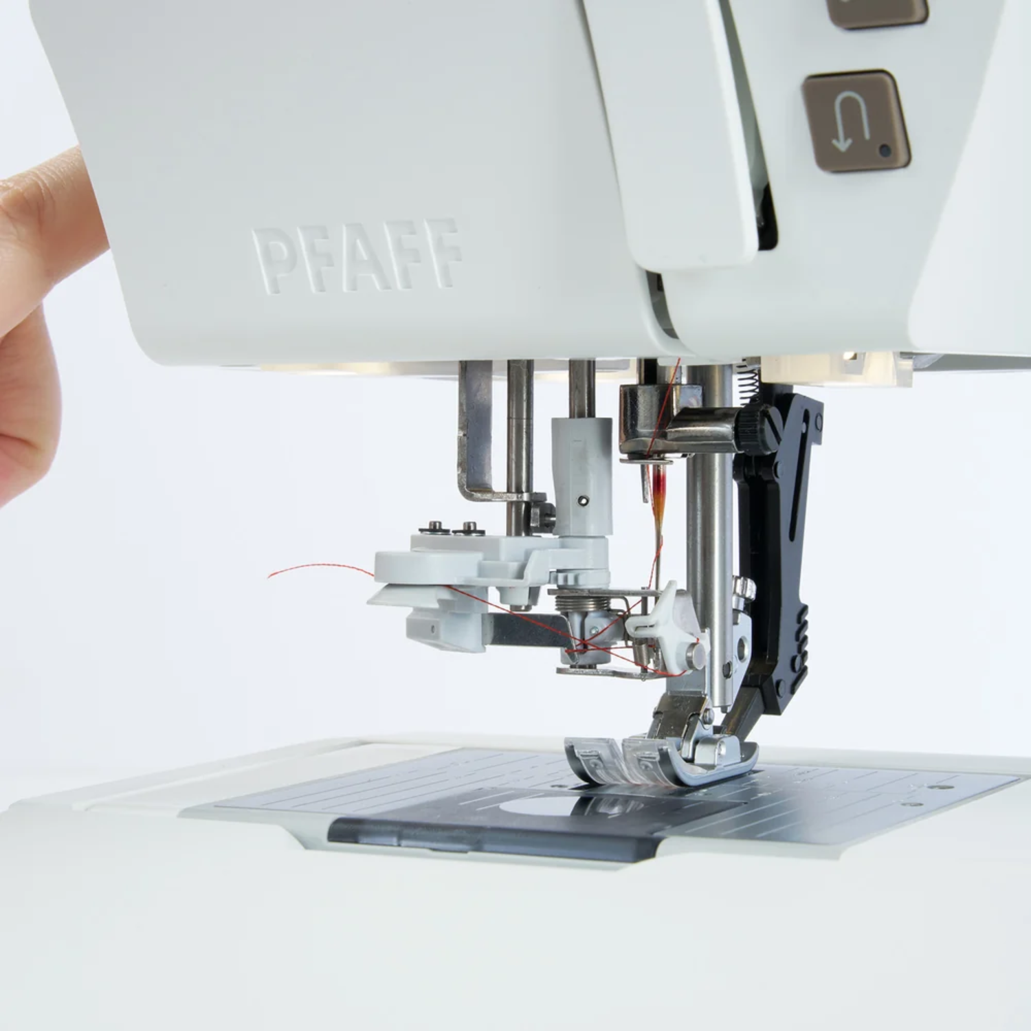 PFAFF Creative Elevate 680