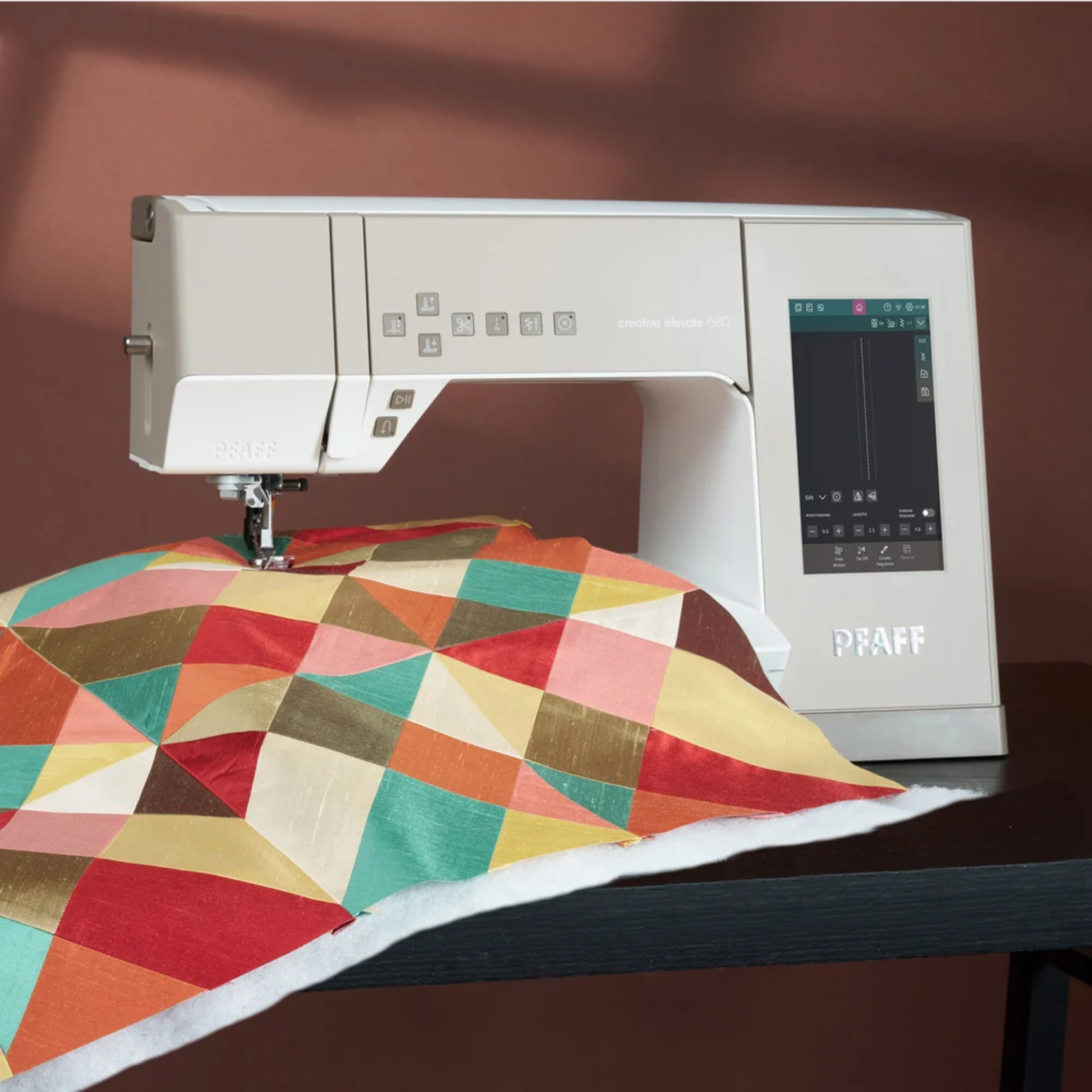 PFAFF Creative Elevate 680