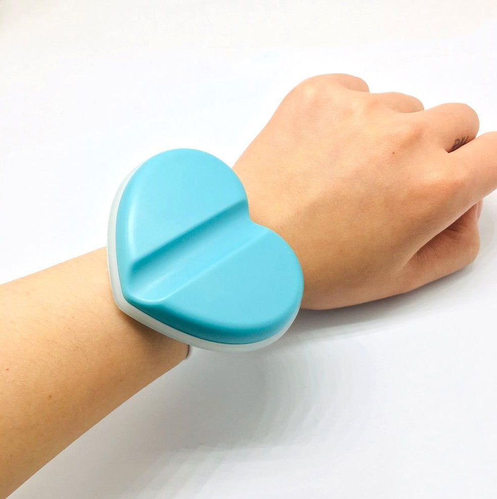 Alfiletero Magnético de Muñeca Corazón